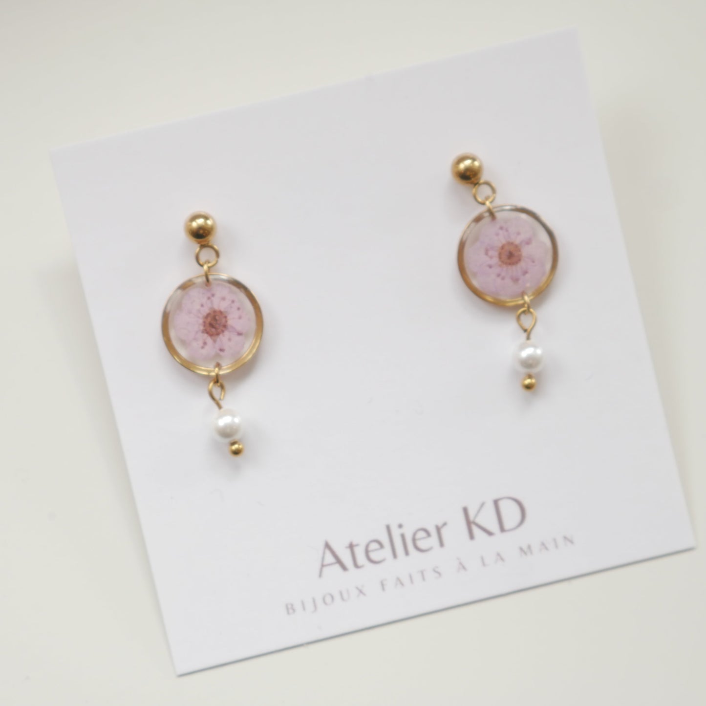 Boucles d'oreilles Perla - spirée lila - petit rond 12mm