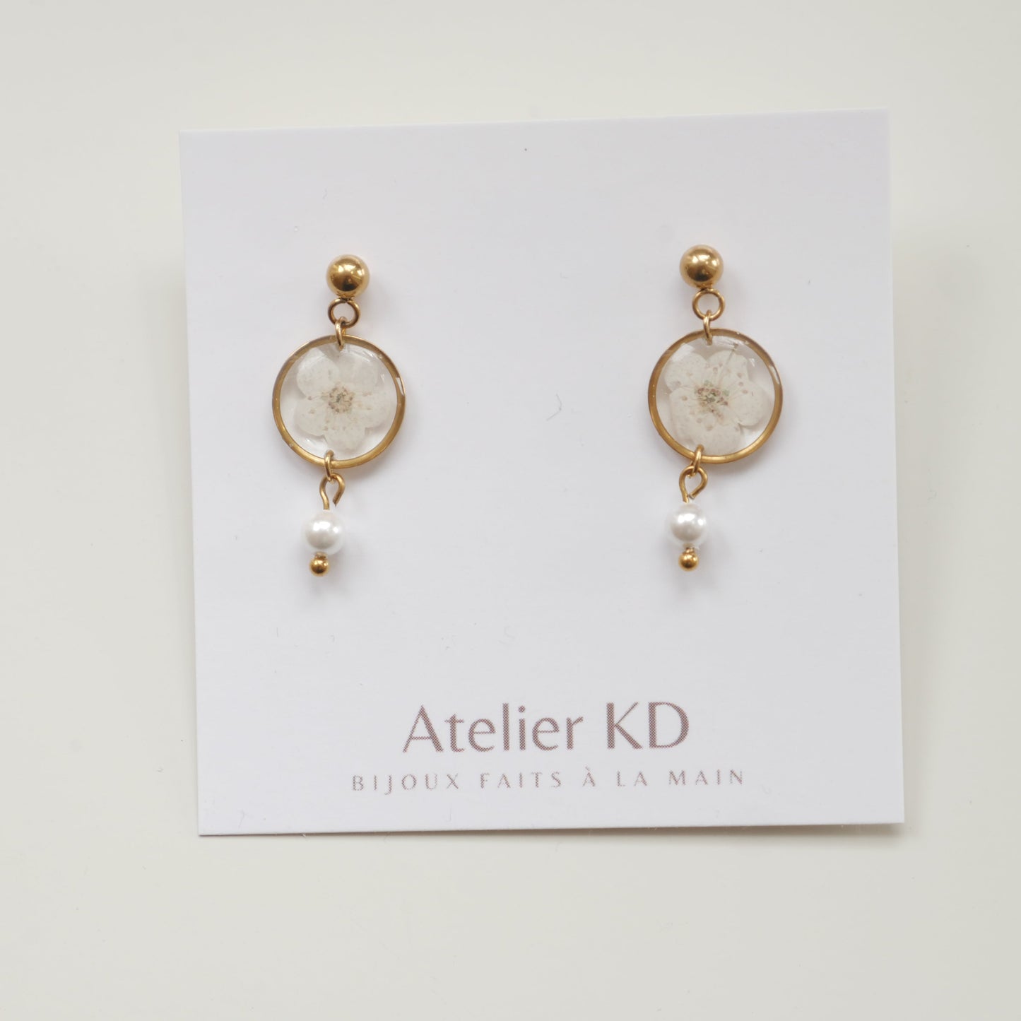 Boucles d'oreilles Perla - spirées blanches - petit rond 12mm