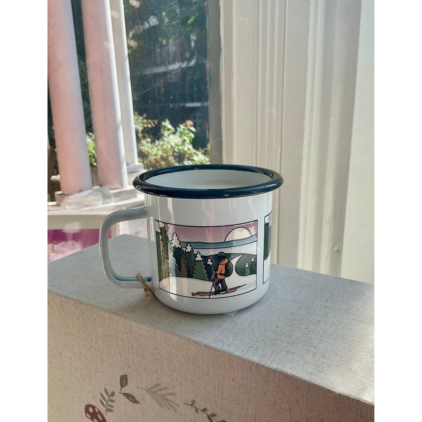 Bougie-tasse UNE JOURNÉE EN SK (FORÊT BORÉALE)