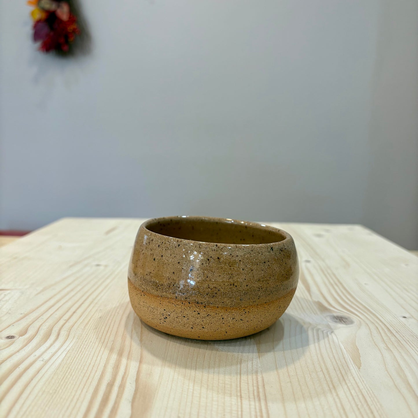 Tasse penchée - Céramique picotée