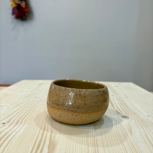 Tasse penchée - Céramique picotée