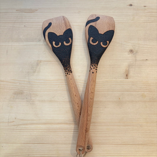 Cuillère en bois à bout plat pyrogravée à la main – Chat Noir
