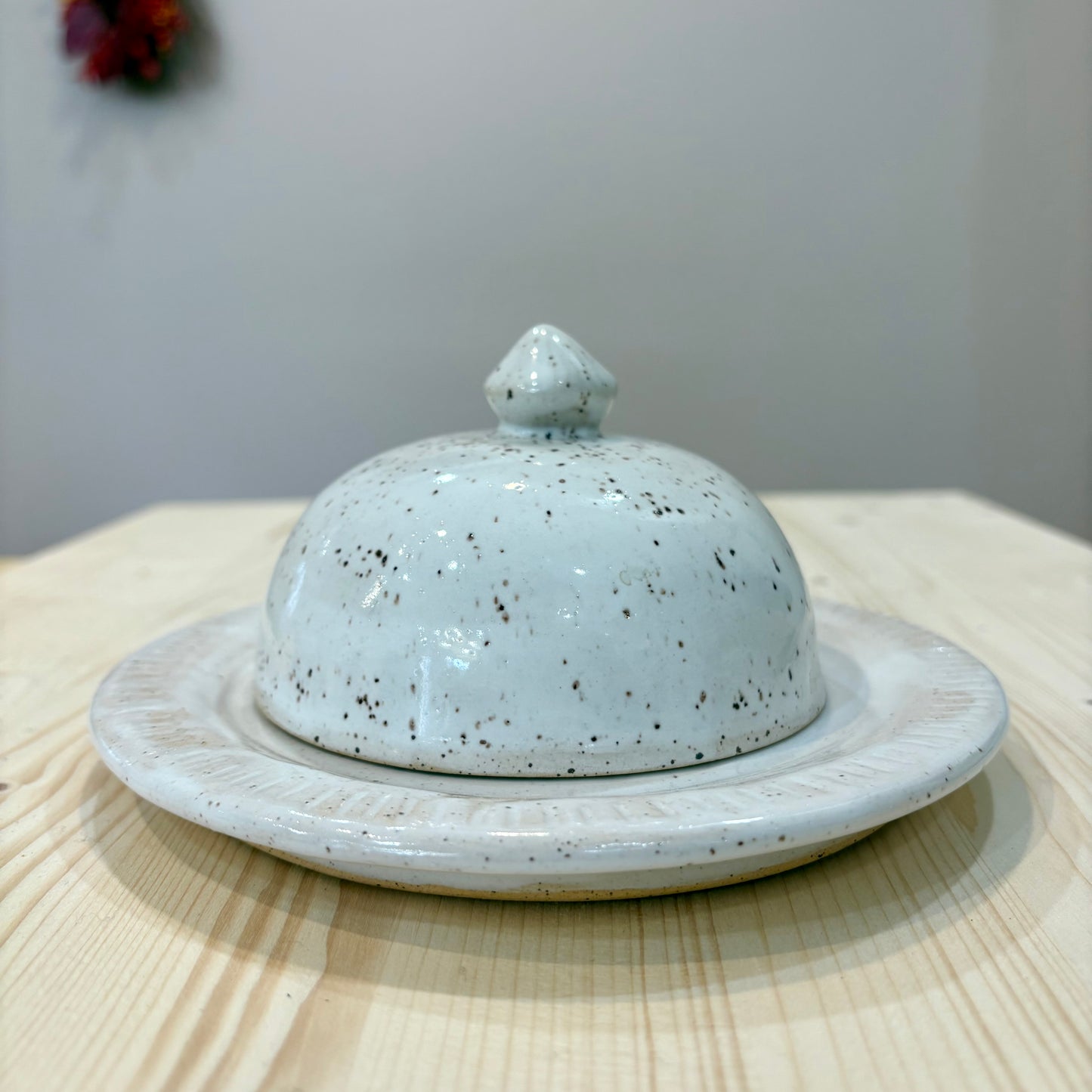 Beurrier - Céramique blanche picotée