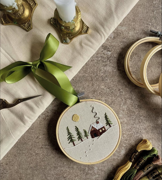 Broderie sur cerceau en bois