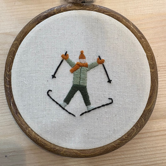 Broderie sur cadre rond effet bois (5 pouces)