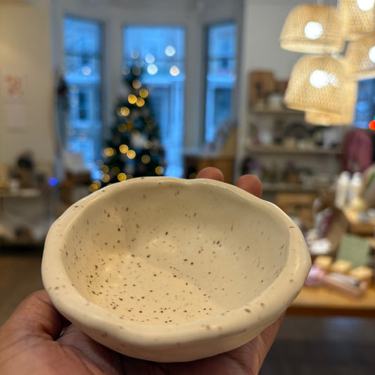 Petit bol picoté blanc