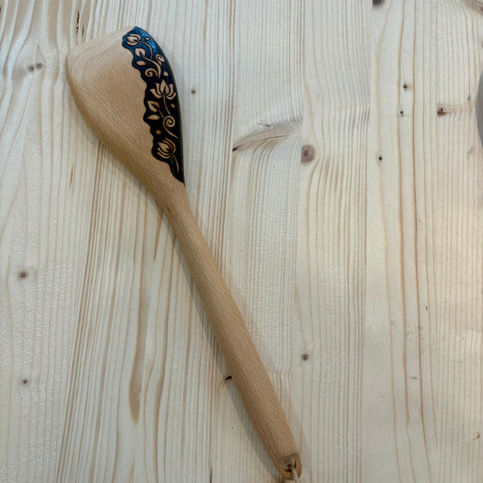 Cuillère en bois à bout plat pyrogravée à la main – Ombrage floral
