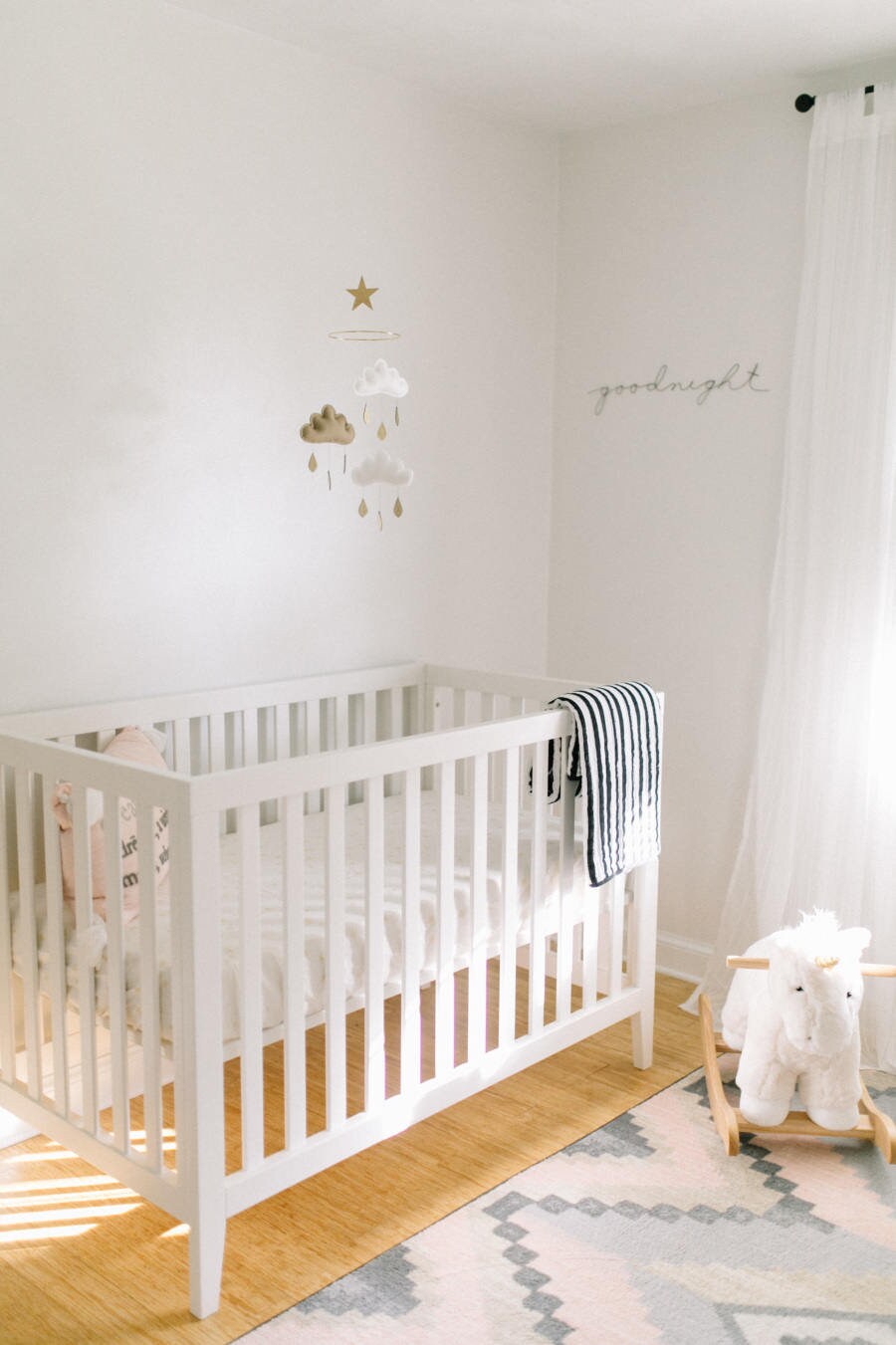 Mobile bébé nuages - Blanc et gris