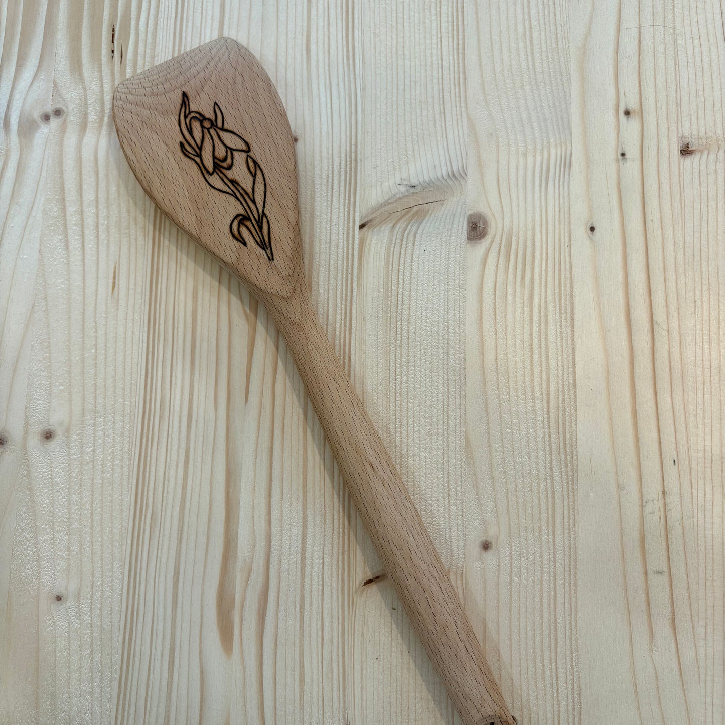 Cuillère en bois à bout plat pyrogravée à la main – Perce-neige